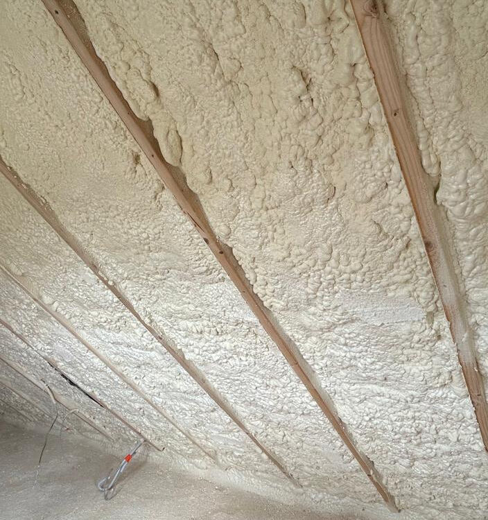 4 questions à se poser avant d’isoler un plafond avec de la mousse projetée Obernai